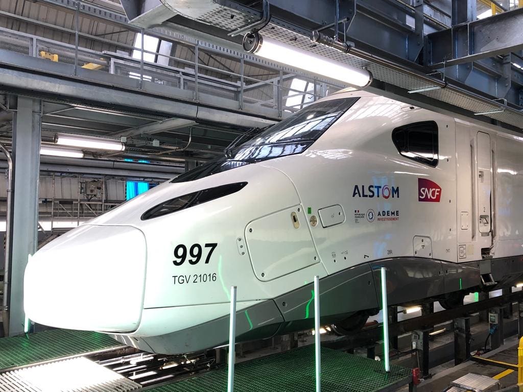 Die Beleuchtung des Technicentre TSEE umgestaltet und modernisiert, um den TGV M zu empfangen